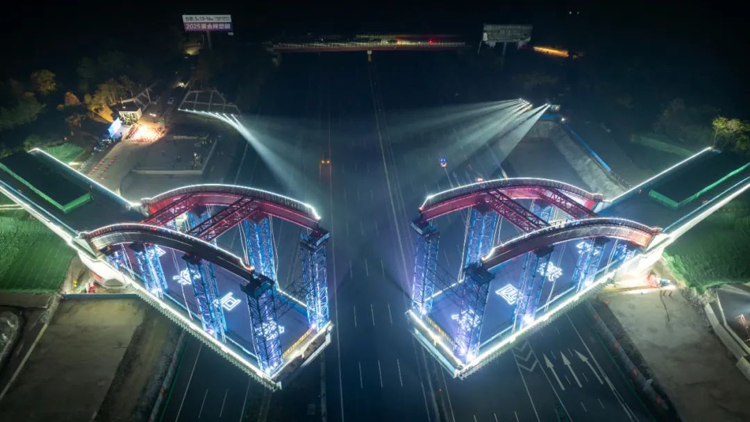 鐵四院：世界首例，成功轉體！